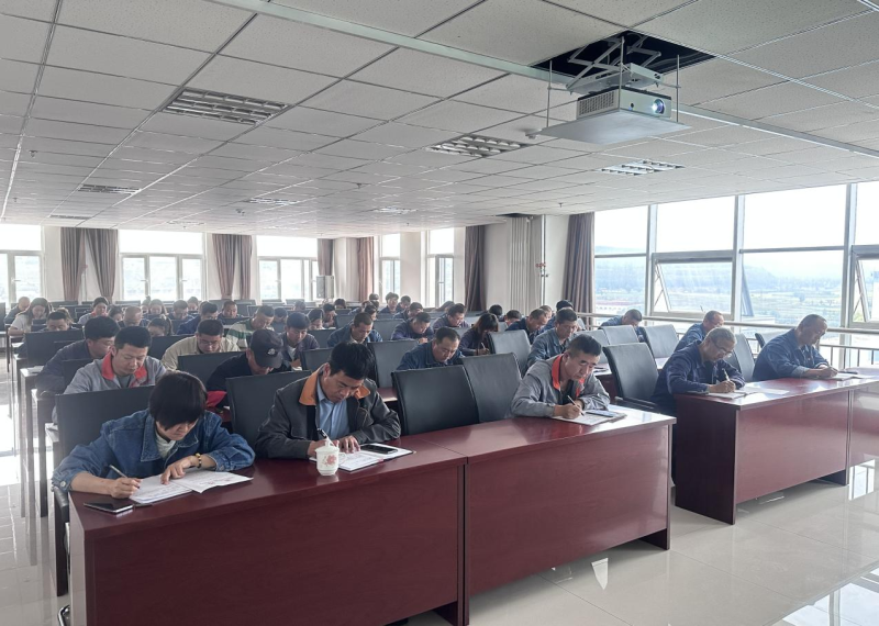 廉當(dāng)“鐮”可以除雜念   欲為“獄”勢(shì)必積災(zāi)難 ——集團(tuán)紀(jì)委書記為物產(chǎn)工投公司黨員干部、關(guān)鍵人員 授主題教育廉政專題黨課