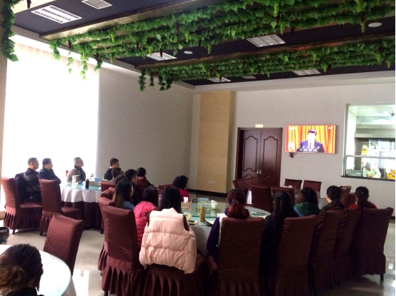 中共青海物產(chǎn)朝陽(yáng)物流開(kāi)發(fā)投資有限公司總支委員會(huì)組織職工觀(guān)看黨的十九大開(kāi)幕直播