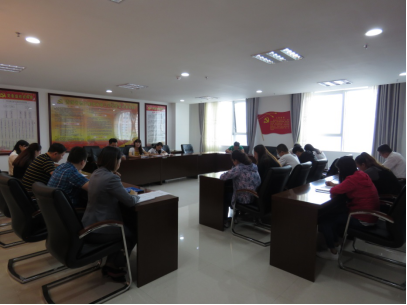 領(lǐng)會精神實質(zhì)，迅速掀起學(xué)習(xí)宣傳貫徹團(tuán)的十八大精神熱潮